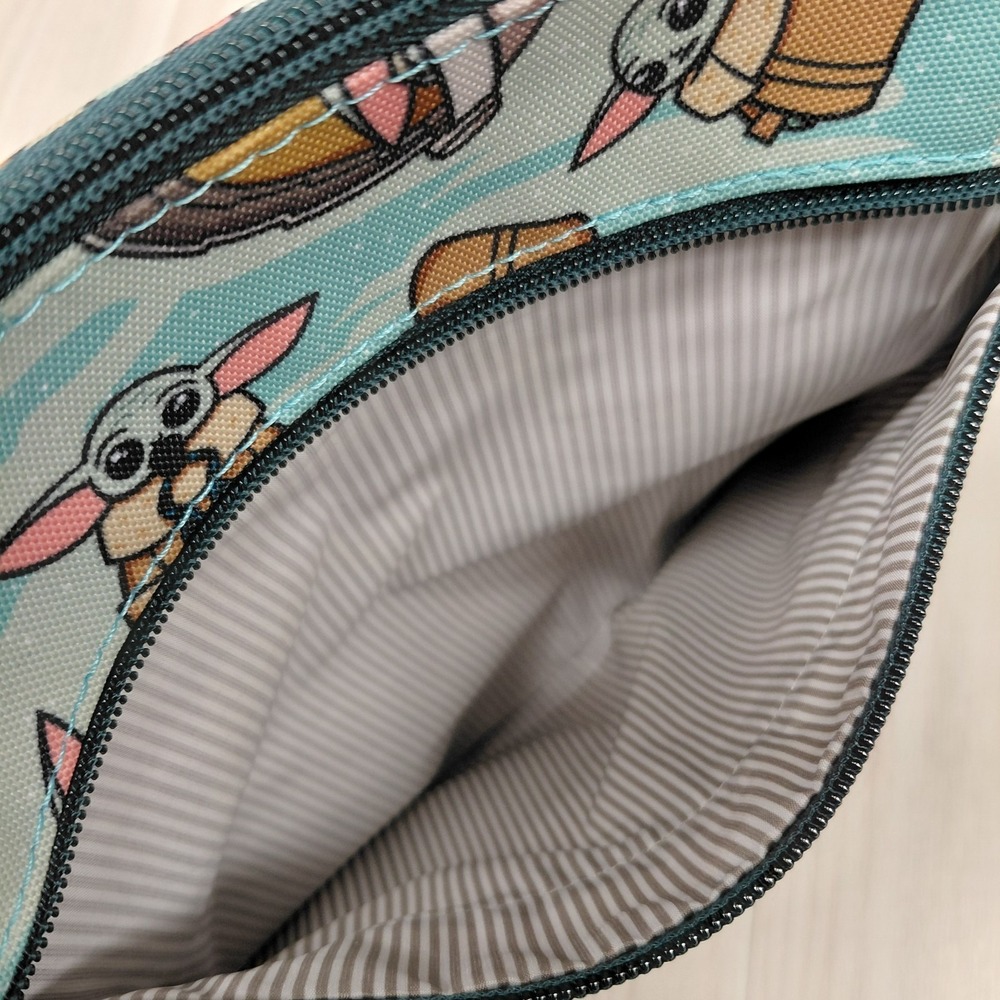 Star Wars Loungefly Baby Yoda Grogu Passport Crossbody Bag Mandalorian Mult Zip - Picture 9 of 16
